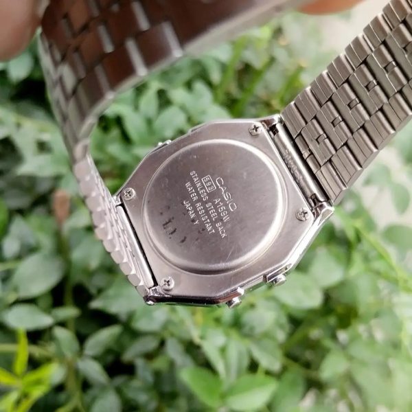 Classic Digital Bracelet Watch – Retro Style Unisex Wristwatch for Men & Women (No Box)